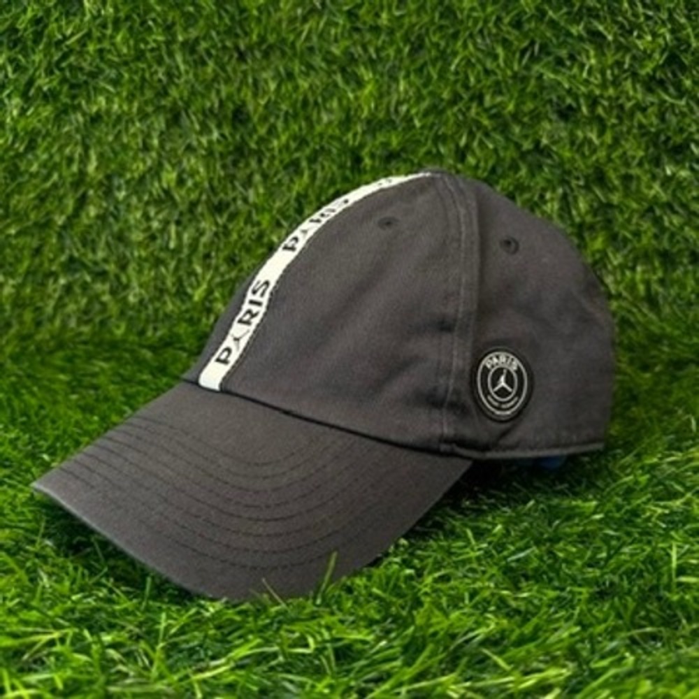 Jordan Paris Saint-Germain PSG Heritage86 Adjustable Hat‎ Black Red Stripe Cap